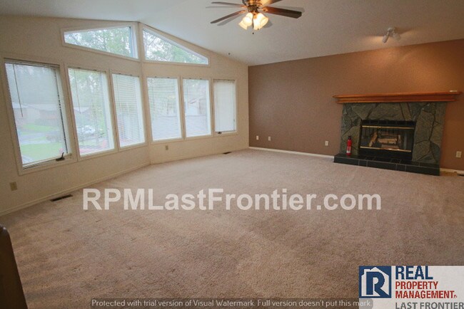 Building Photo - 4 Bedroom Eagle River Home in Quiet Culdesac
