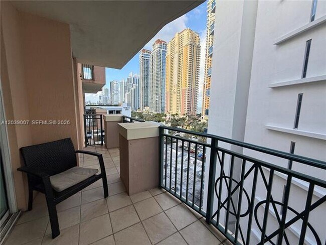 Foto del edificio - 17555 Atlantic Blvd