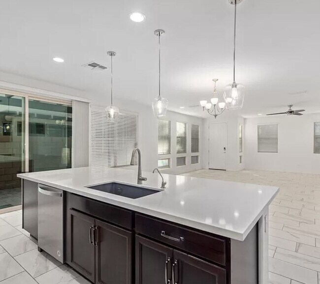 Building Photo - 3 BEDROOM IN PARKVIEW PLACE IN CHANDLER