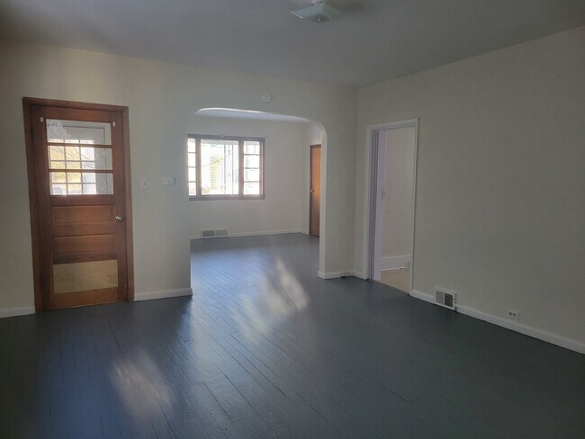 Foto del edificio - 617 E 13th St