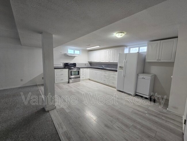 Building Photo - 520 Hollydell Rd