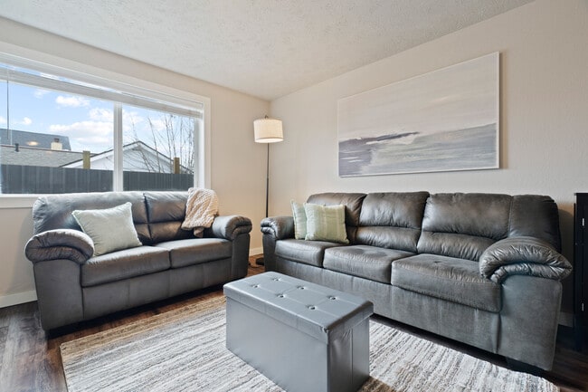 Living Area - 3012 N Hogan St