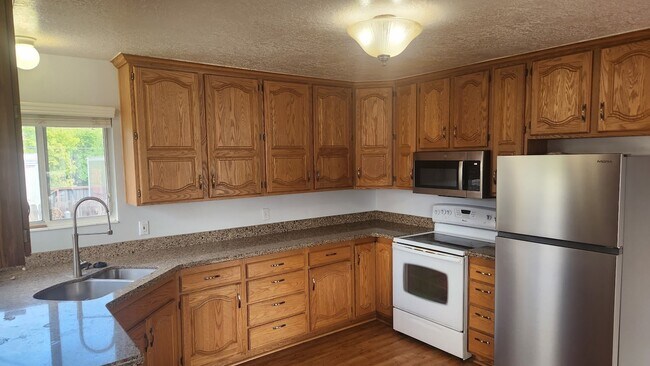 Foto del edificio - 1527 E Murray Holladay Rd