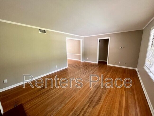 Foto del edificio - 3315 S Lewis Ave