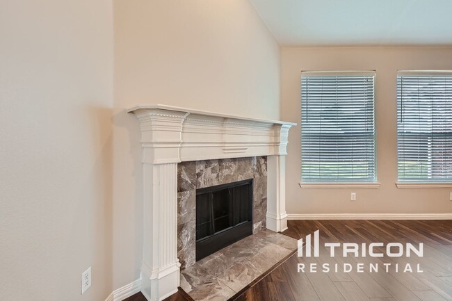 Building Photo - 2817 Deerhurst Dr