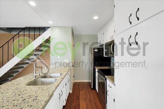 Foto del edificio - 6533 Greenback Ln