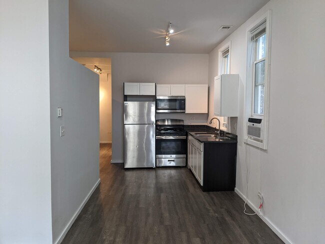 Building Photo - 1628 W 21st Pl