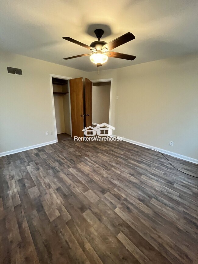 Foto del edificio - 7016 Natural Bridge Rd