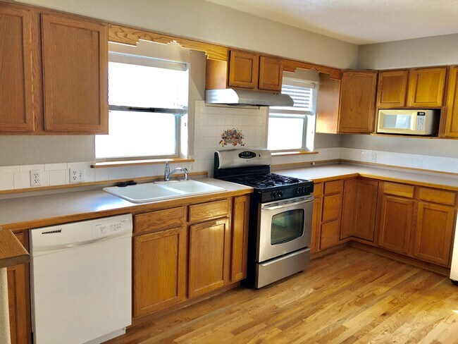Foto del edificio - Perfect locale 3 Bed/2Bath Single Family H...