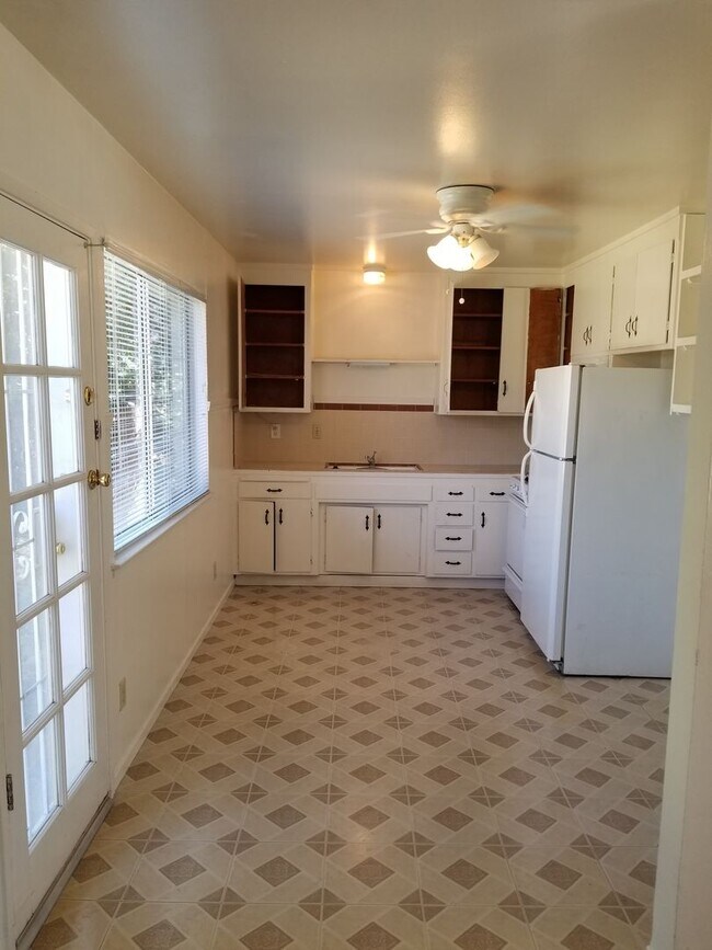 44094409B 67th St Unit 4409, Sacramento, CA 95820 Room for Rent in