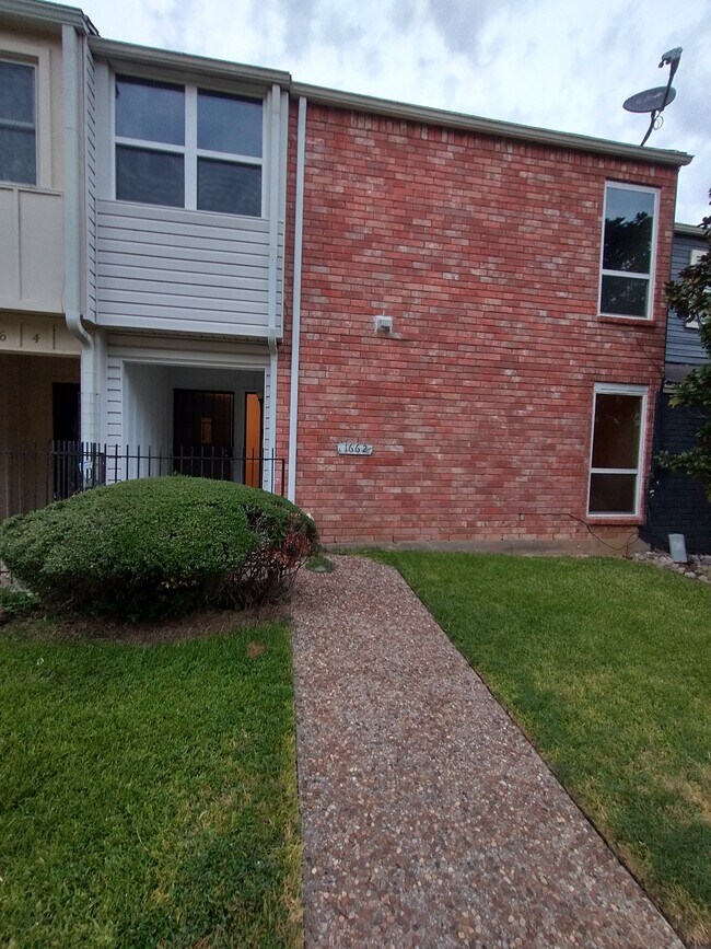 Building Photo - 1662 Choteau Cir