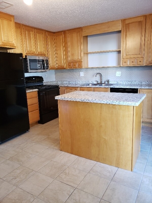 Foto del edificio - 2087 Oak Meadow Cir