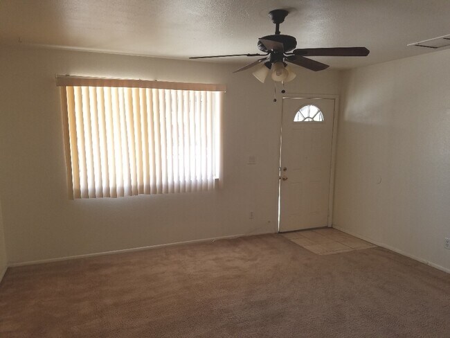 Building Photo - 3 BED 1 BATHROOM, HOME IN THE MEADOWS-NO H...