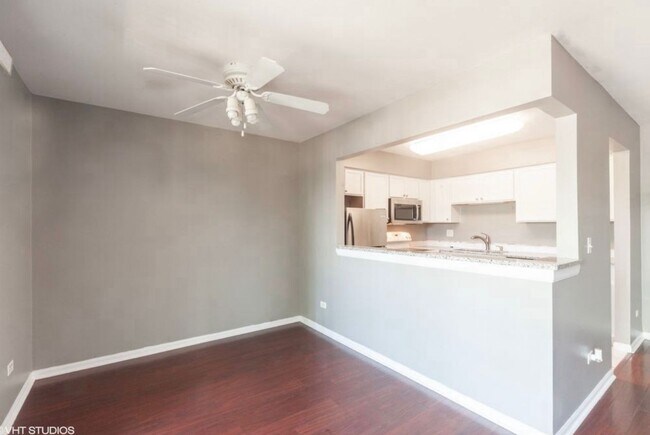 Foto del edificio - 209 W Court of Shorewood