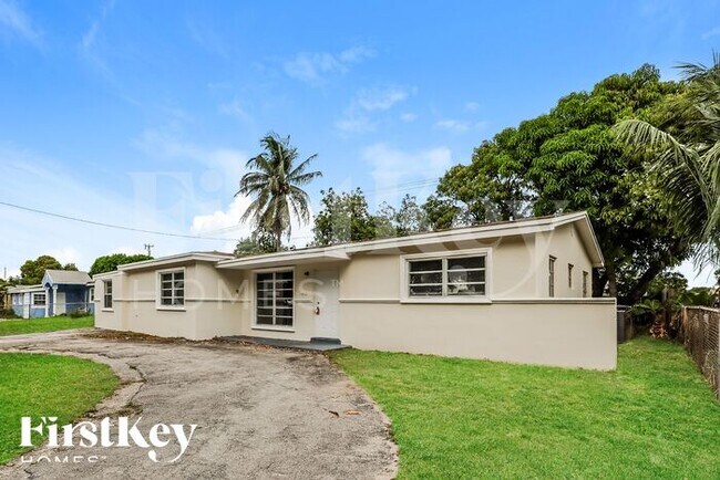 Foto del edificio - 18721 Northwest 24th Avenue