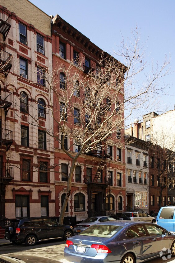Vista a la calle - 50-58 East 3rd Street