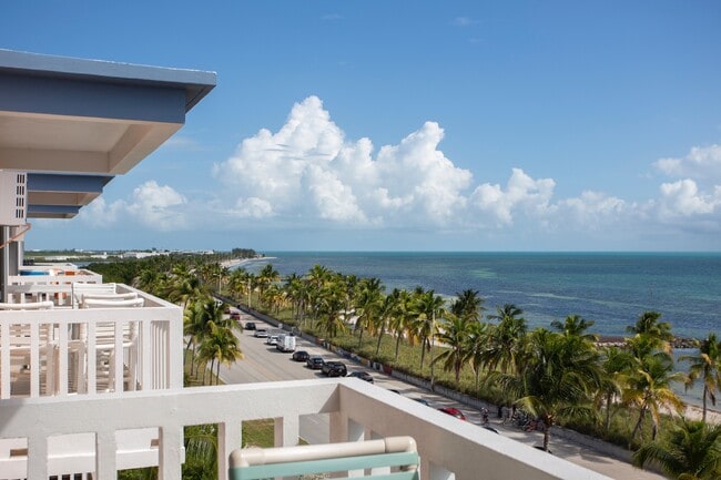 Foto del edificio - 1 Bedroom 1 Bathroom Furnished Direct Ocean View Condo: Lease dates  April 15 through November 30