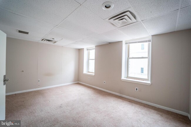 Building Photo - 1440 Callowhill St