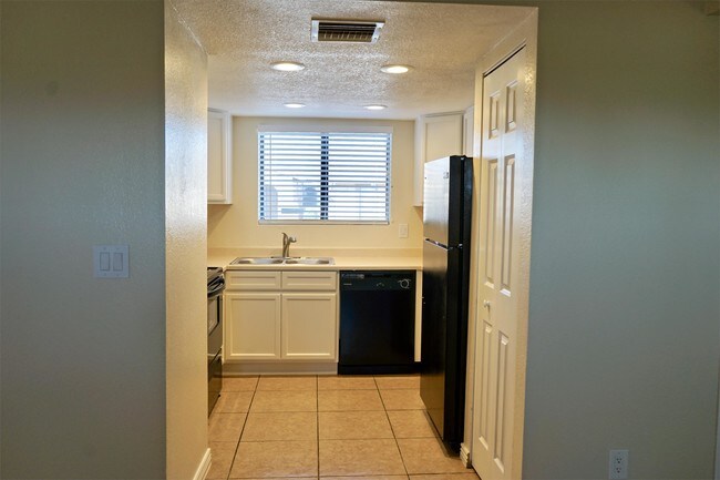 Foto del edificio - 2424 E Grandview Rd