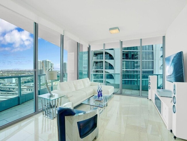 Building Photo - 900 Biscayne Blvd