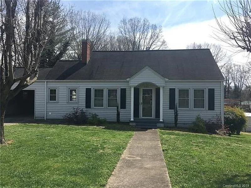 Foto principal - located near downtown