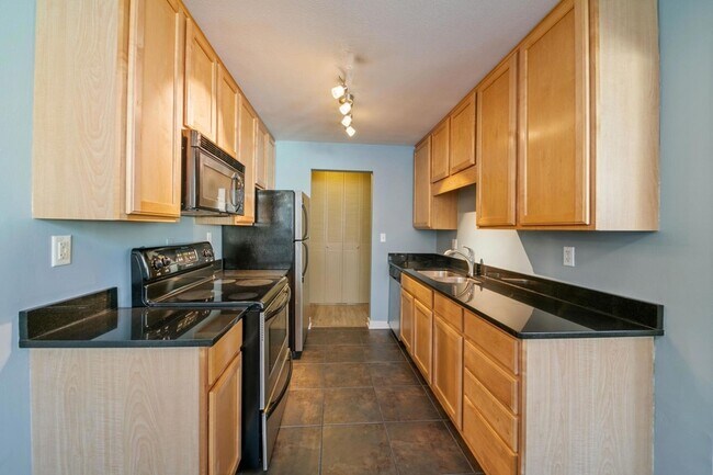 Foto del edificio - 1770 Bryant Ave S
