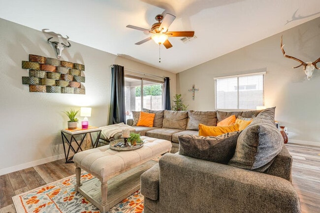 Building Photo - 2125 W Goldmine Mountain Dr