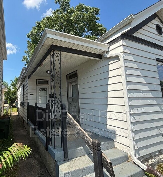 Building Photo - 1116 Vine St