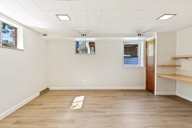 Building Photo - 2429 S Corona St