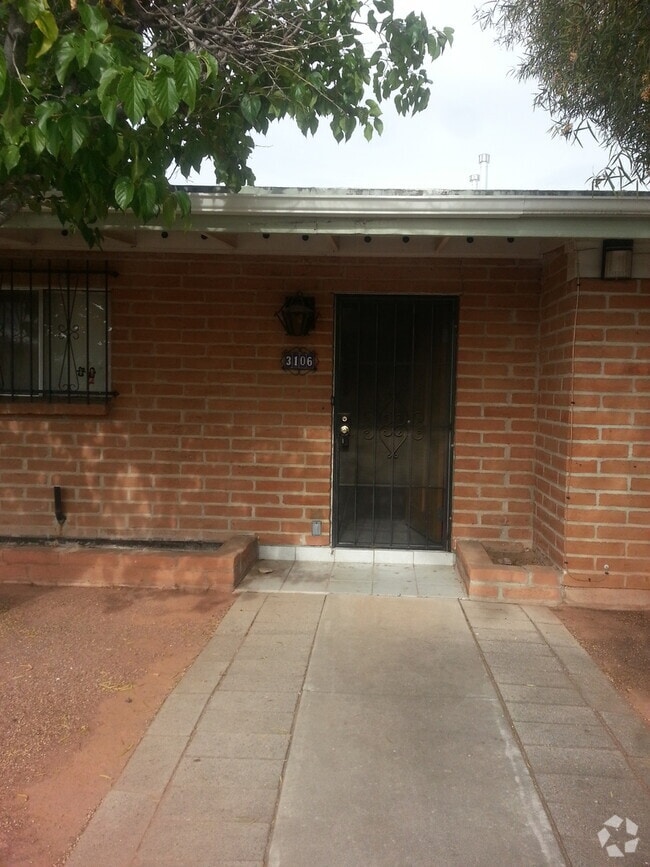 Building Photo - 3106 N Mountain Ave