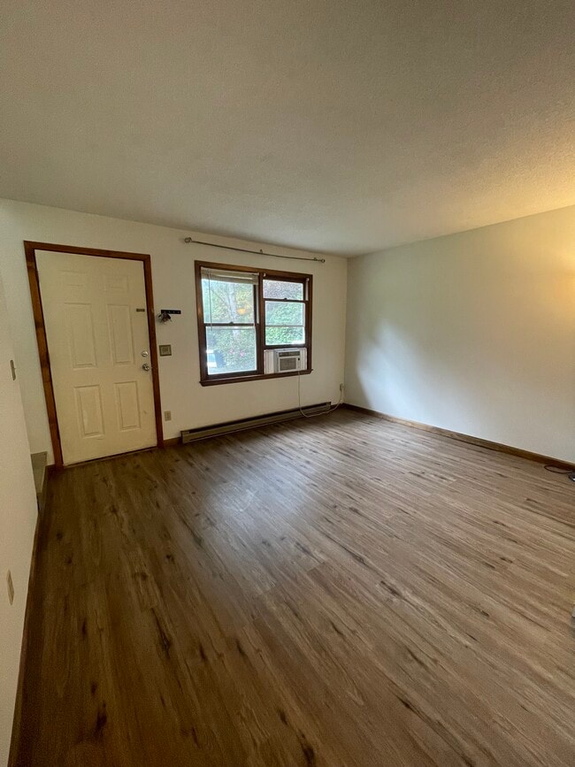 Building Photo - 27 E Raccoon Rdg