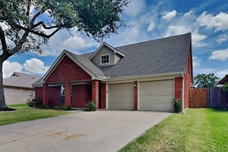 Building Photo - 2915 Bentley Ct