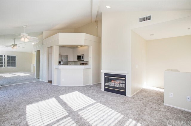 Building Photo - 43 Montana Del Lago Dr