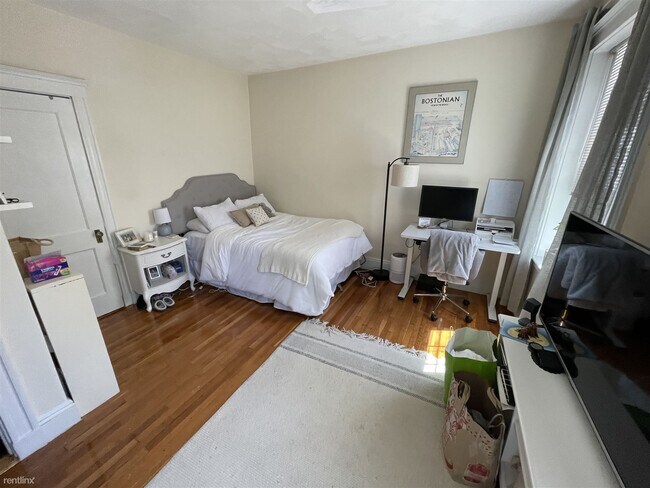 Building Photo - 4 br, 1 bath House - 84 University Rd 2