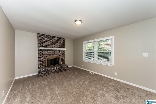 Building Photo - 1717 Bobolink Ln NE