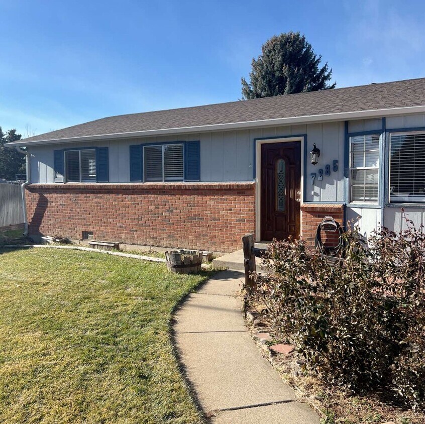 Foto principal - 7285 S Elm Ct