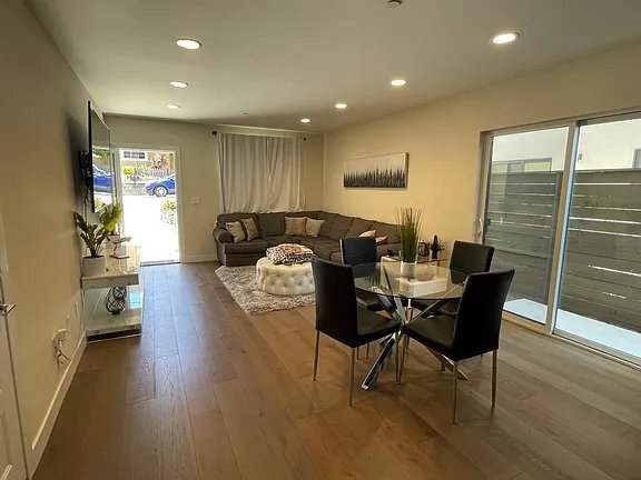 Foto del edificio - 3098 Rockview Pl