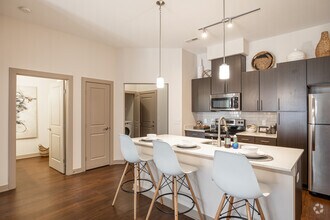Interior Photo - Boulevard at Oakley Station I