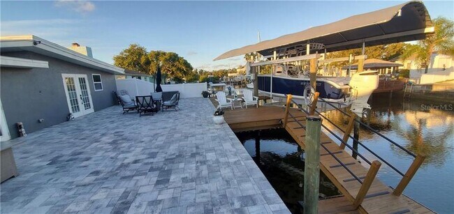 Foto del edificio - 13904 Berkowitz Ave