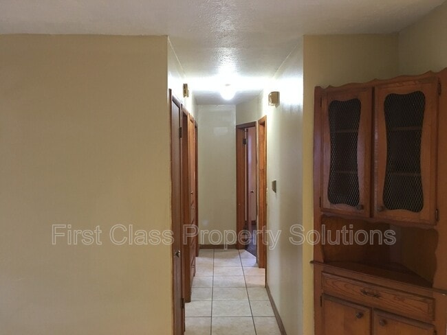 Building Photo - 2732 SW 61st St
