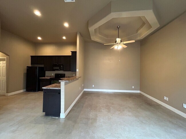 Foto del edificio - Stained Concrete Floors (No Carpet) / Frid...