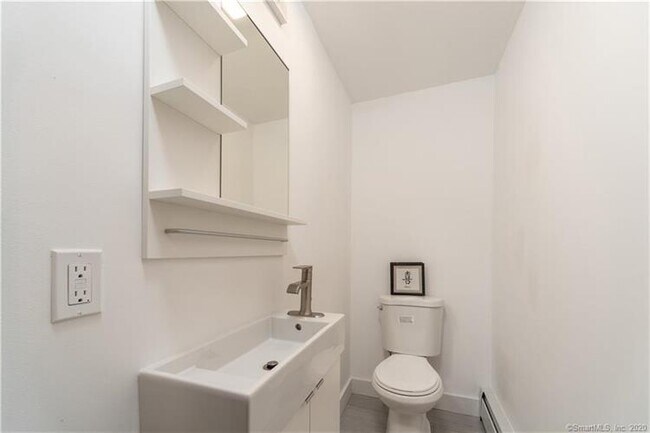 Building Photo - 80 Soundview Dr