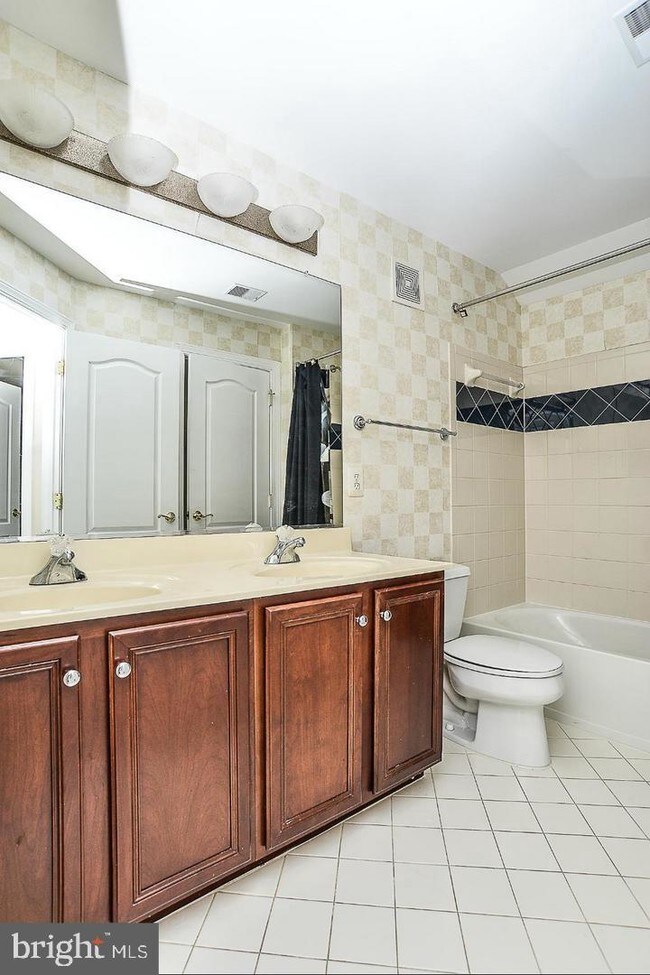 Building Photo - 1642 Colonial Hills Dr