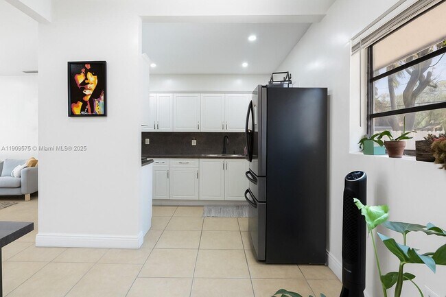 Foto del edificio - 250 NE 170th St