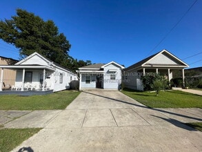 Building Photo - 914 E Wright St