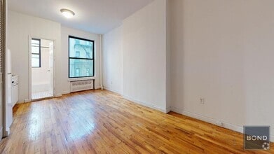 Building Photo - 309 E 90th St