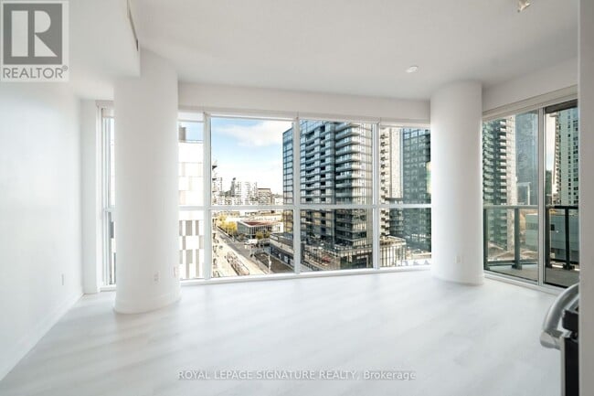 Building Photo - 20 Bruyeres Mews