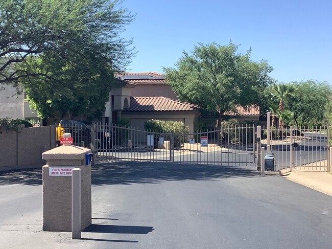 Gated community - 1502 E Estrid Ave