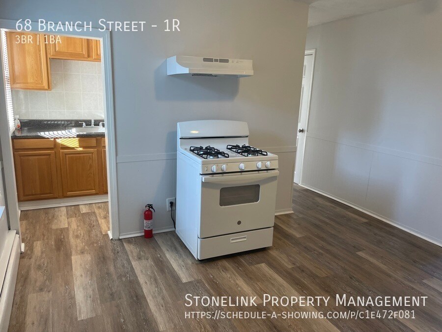 68 Branch St Unit 1R, Pawtucket, RI 02860 Room for Rent in Pawtucket