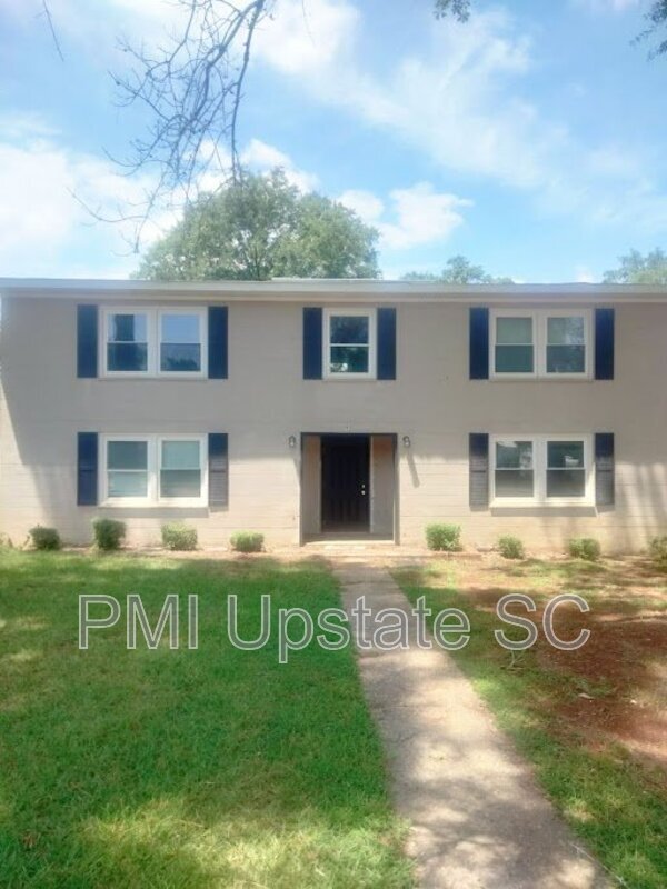 Foto del edificio - 201 Chandler Dr